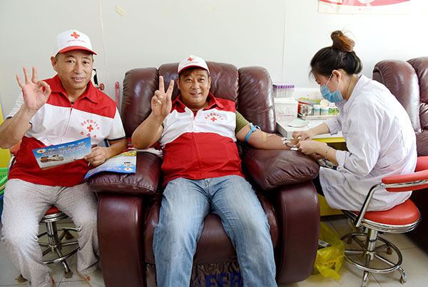 淮南市红十字会“好司机”志愿服务队暑期献血采样